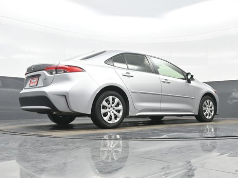 Used 2021 Toyota Corolla LE image 29