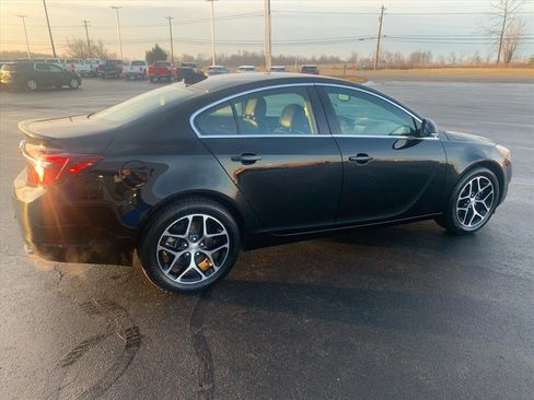 Used 2017 Buick Regal Sport Touring image 2