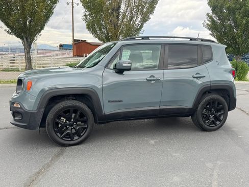 Used 2018 Jeep Renegade Altitude w/ Advanced Technology Group AWD/4WD image 2
