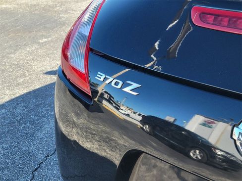 Used 2010 Nissan 370Z Touring image 20