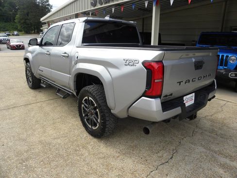 Used 2024 Toyota Tacoma 4x4 Double Cab image 6