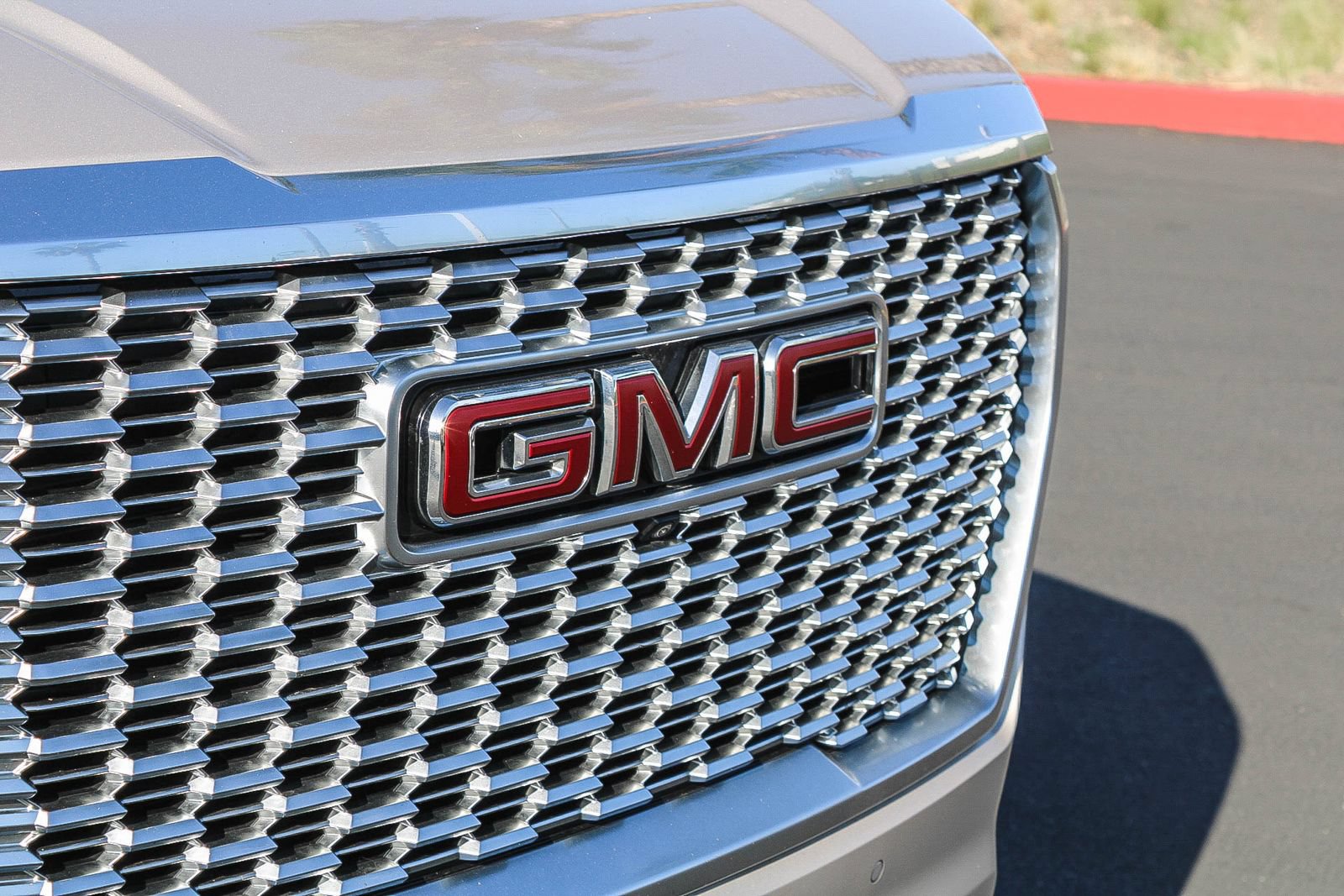 Used 2022 GMC Yukon XL Denali w/ Denali Ultimate Package AWD/4WD image 5