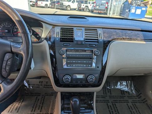 Used 2008 Cadillac DTS w/ Sun And Sound Package FWD image 4