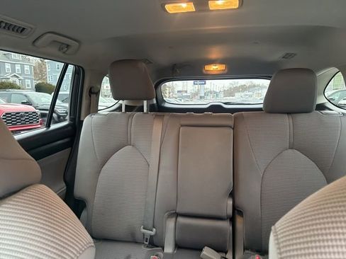 Certified 2023 Toyota Highlander LE image 24