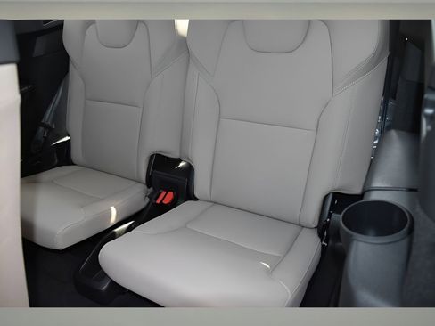 New 2026 Volvo XC90 B6 Plus w/ Protection Package Premier image 16