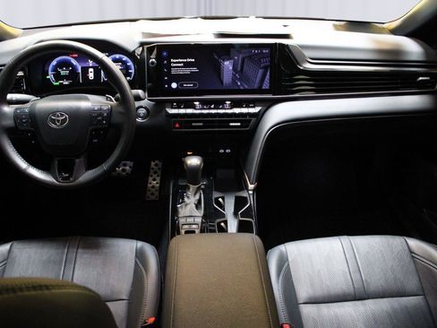 Used 2025 Toyota Camry XSE FWD image 2