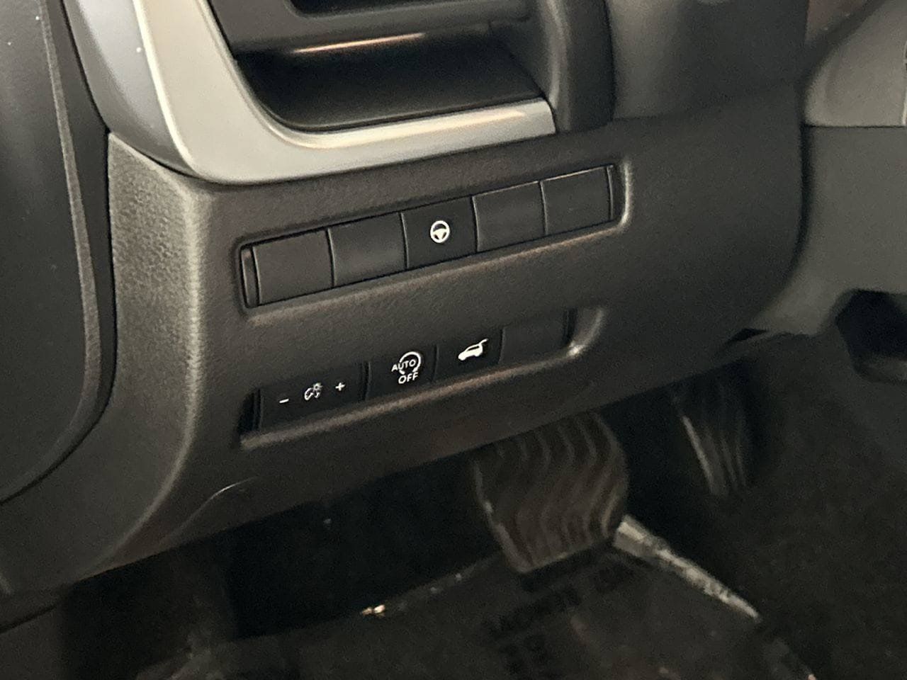 Used 2025 Nissan Rogue SV AWD/4WD image 13