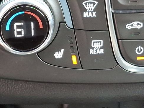 Used 2023 Chevrolet Traverse LT image 26