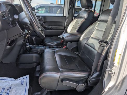 Used 2012 Jeep Wrangler Unlimited Sahara image 11