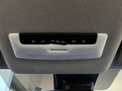 Used 2025 Nissan Versa SV FWD image 17