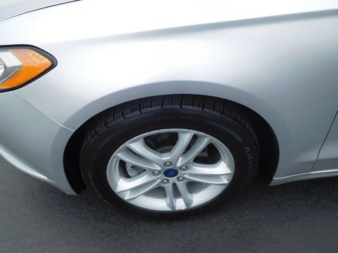 Used 2018 Ford Fusion SE FWD image 9