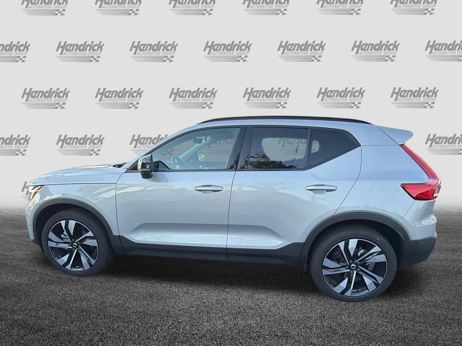 Used 2025 Volvo XC40 B5 Ultra AWD/4WD image 9