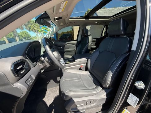 Used 2024 Honda Pilot Elite image 9