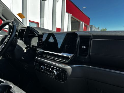 Used 2025 GMC Sierra 1500 SLT AWD/4WD image 14