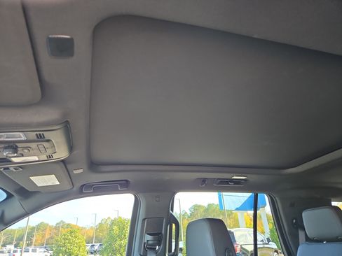 Used 2022 Chevrolet Tahoe Z71 w/ Z71 Off-Road Package image 21