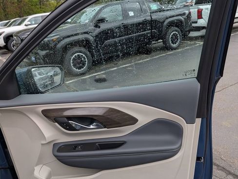 Used 2024 GMC Terrain Denali w/ Denali Premium Package AWD/4WD image 19