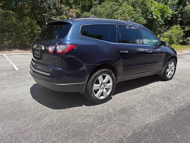 Used 2017 Chevrolet Traverse LT w/ Style and Technology Package FWD image 5