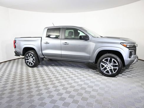 Used 2023 Chevrolet Colorado Z71 w/ Z71 Convenience Package 2 AWD/4WD image 9