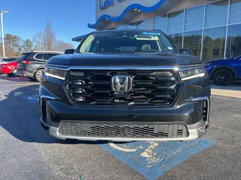 Used 2023 Honda Pilot Touring image 3