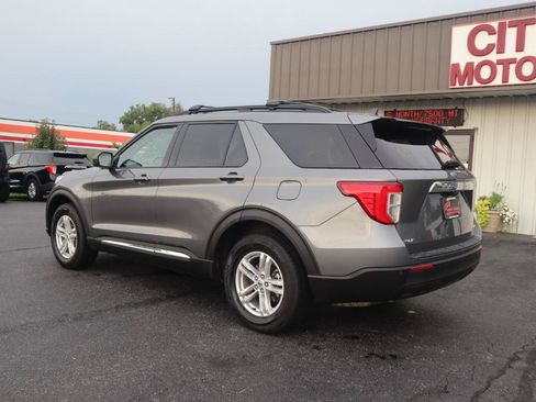 Used 2023 Ford Explorer XLT AWD/4WD image 12