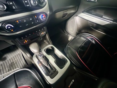 Used 2022 Chevrolet Colorado ZR2 image 25