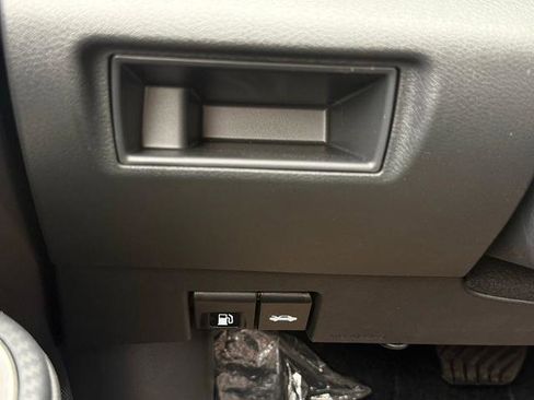 New 2025 Nissan Versa SR w/ Trunk Package image 24