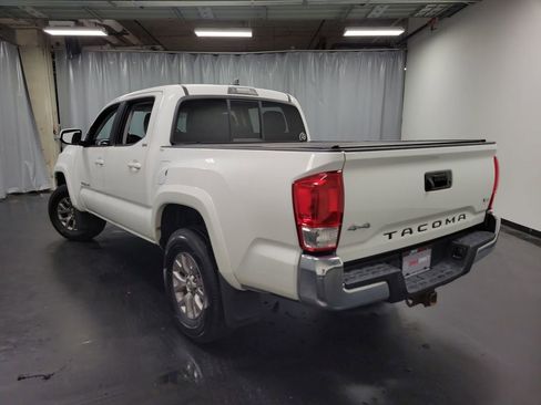 Used 2016 Toyota Tacoma SR5 w/ SR5 Appearance Package (SN) AWD/4WD image 6
