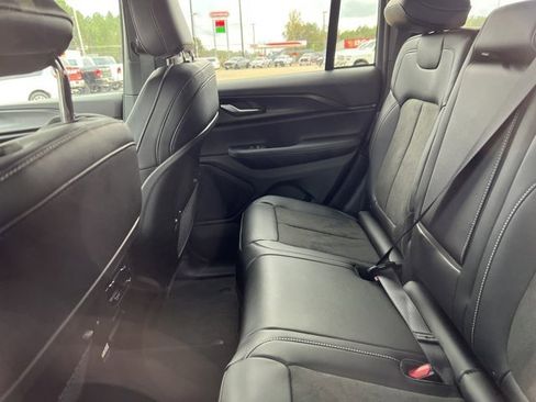 New 2025 Jeep Grand Cherokee Altitude image 5