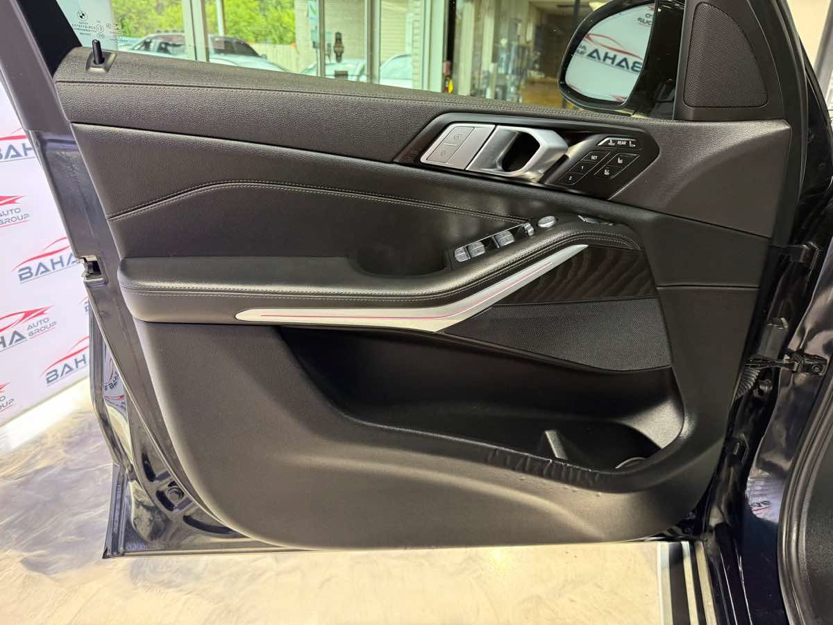 Used 2022 BMW X7 xDrive40i w/ M Sport Package AWD/4WD image 26