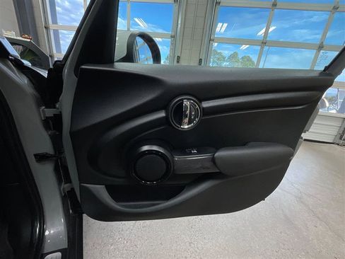 Used 2020 MINI Cooper 4-Door Hardtop image 24