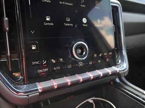 Used 2025 GMC Yukon XL AT4 w/ AT4 Premium Package AWD/4WD image 24