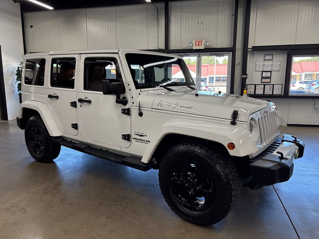 Used 2015 Jeep Wrangler Unlimited Sahara w/ Connectivity Group AWD/4WD image 16