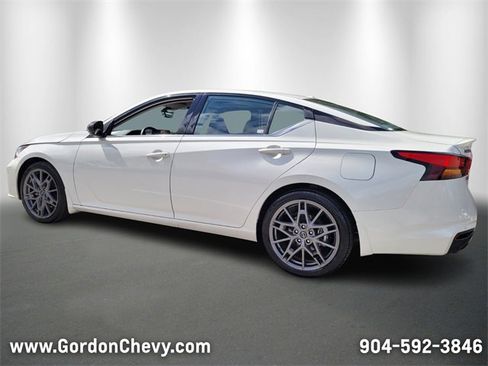 Used 2024 Nissan Altima 2.0 SR image 3