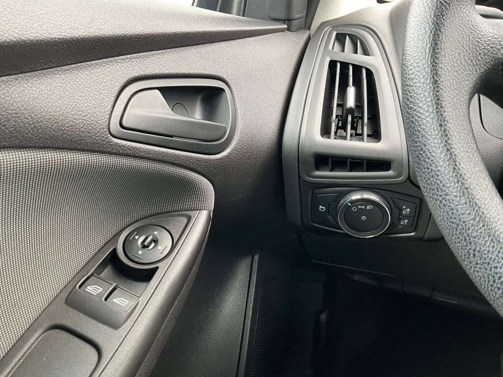 Used 2013 Ford Focus S FWD image 19