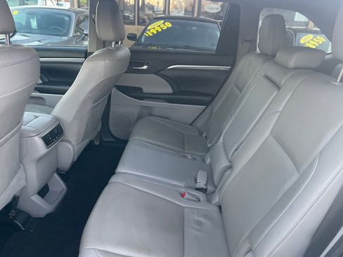 Used 2019 Toyota Highlander Limited image 15