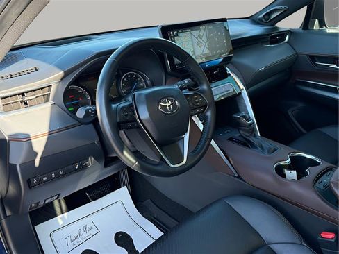 Used 2021 Toyota Venza Limited image 10