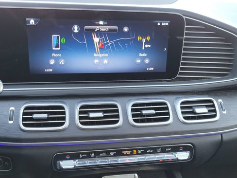 Used 2024 Mercedes-Benz GLS 450 4MATIC image 17