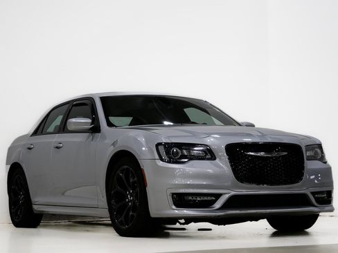 Used 2020 Chrysler 300 S image 1