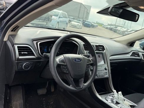 Used 2019 Ford Fusion SE FWD image 4