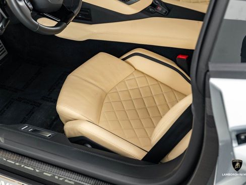 Used 2018 Lamborghini Aventador S image 51