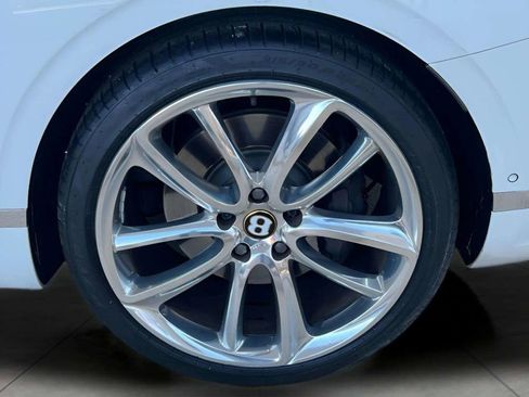 Used 2020 Bentley Continental GT image 28