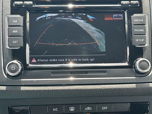 Used 2015 Volkswagen Tiguan SE FWD image 29