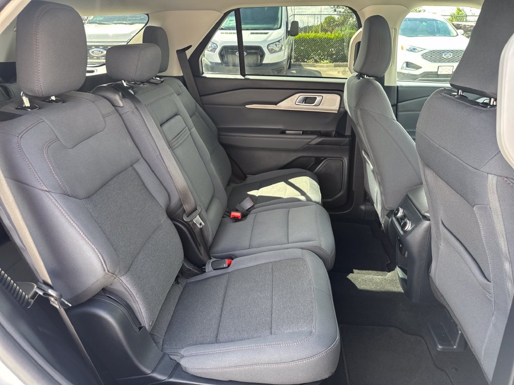 Used 2025 Ford Explorer Active RWD image 28