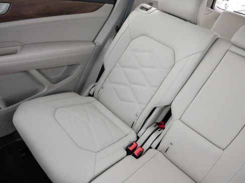 Certified 2025 Volkswagen Atlas SE w/ Panoramic Sunroof Package image 12