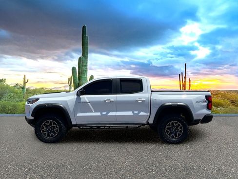 Used 2024 Chevrolet Colorado ZR2 w/ Technology Package AWD/4WD image 3