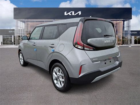 New 2025 Kia Soul LX w/ LX Technology Package image 3