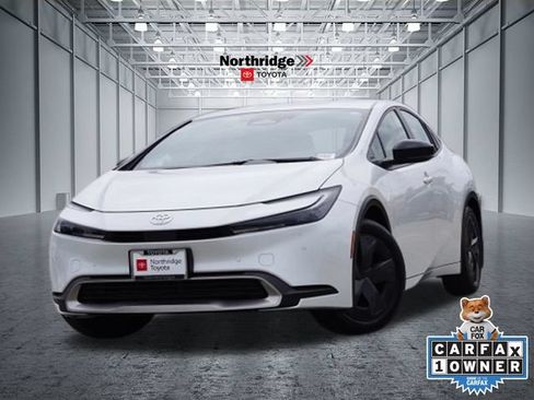 Used 2025 Toyota Prius Plug-In Hybrid FWD image 1