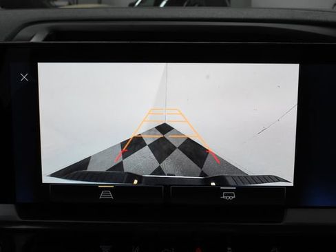 Used 2024 Chevrolet Silverado 2500 LT image 43