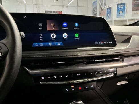 Used 2024 Cadillac XT4 Luxury w/ Cold Weather Package AWD/4WD image 19