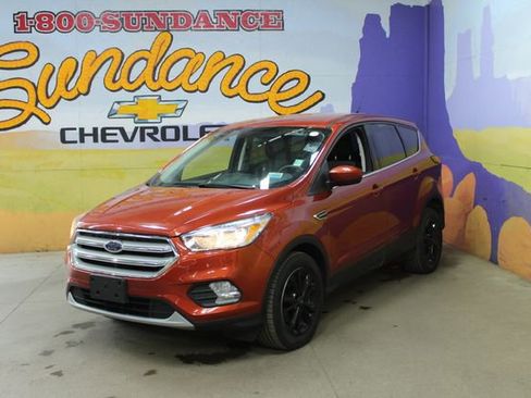 Used 2019 Ford Escape SE FWD image 2
